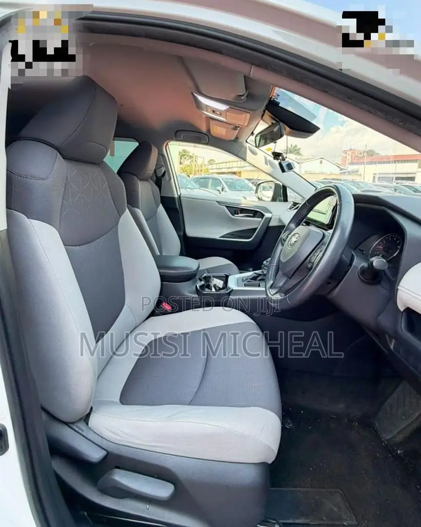 Toyota RAV4 XLE Premium AWD 2020 White