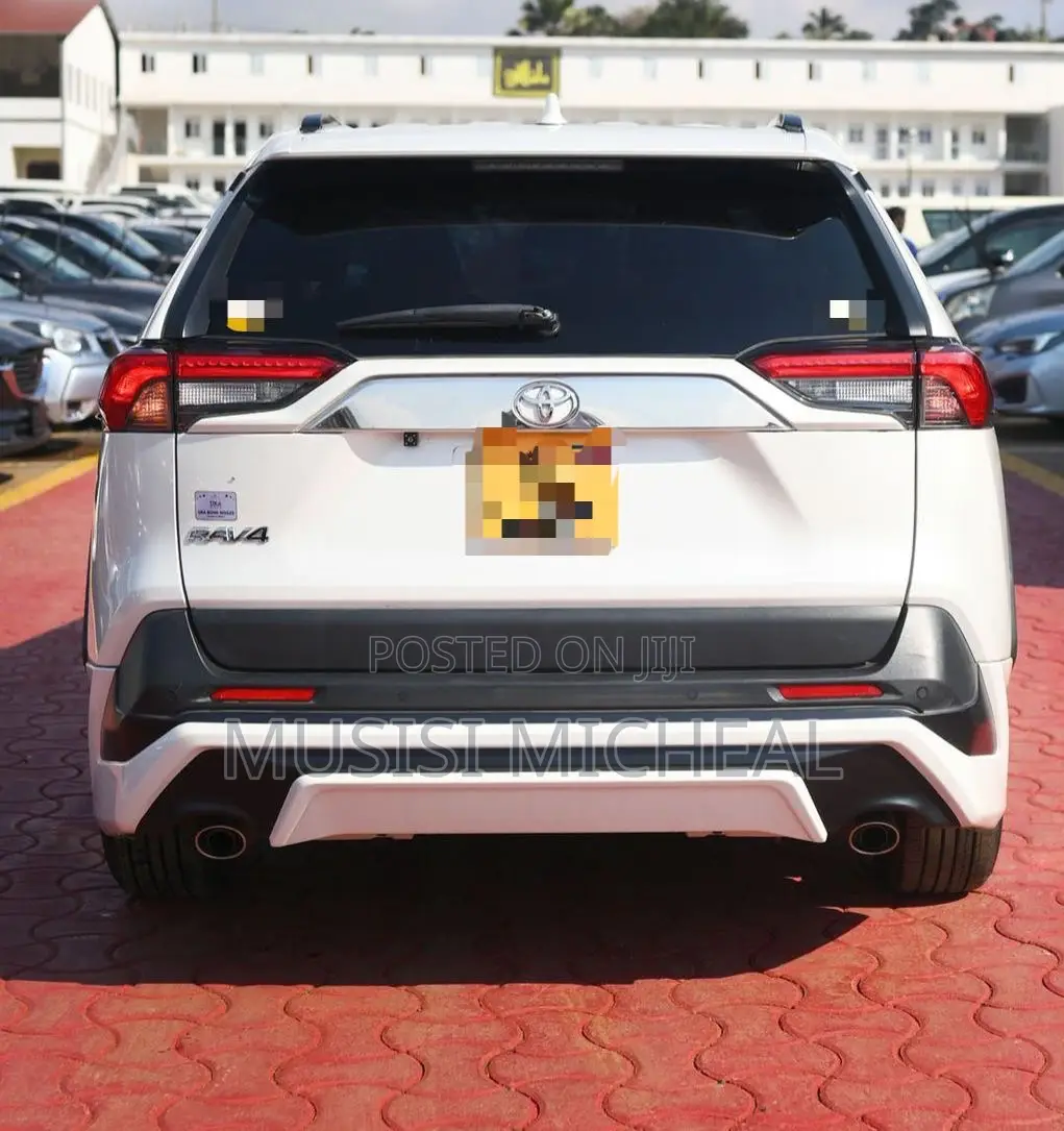 Toyota RAV4 XLE Premium AWD 2020 White