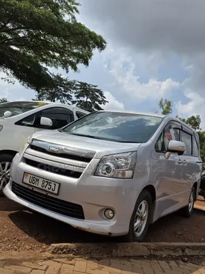 Toyota Noah 2.0 158hp AWD (8 Seater) 2009 Silver