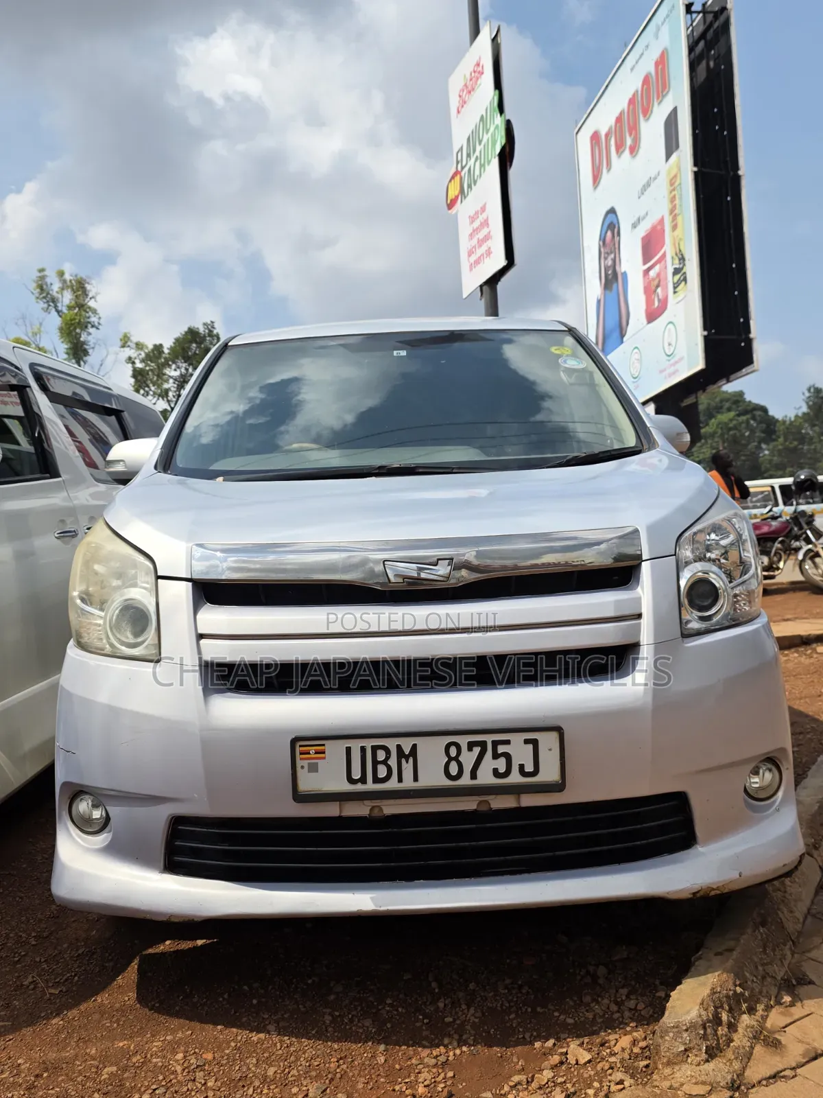 Toyota Noah 2.0 158hp AWD (8 Seater) 2009 Silver