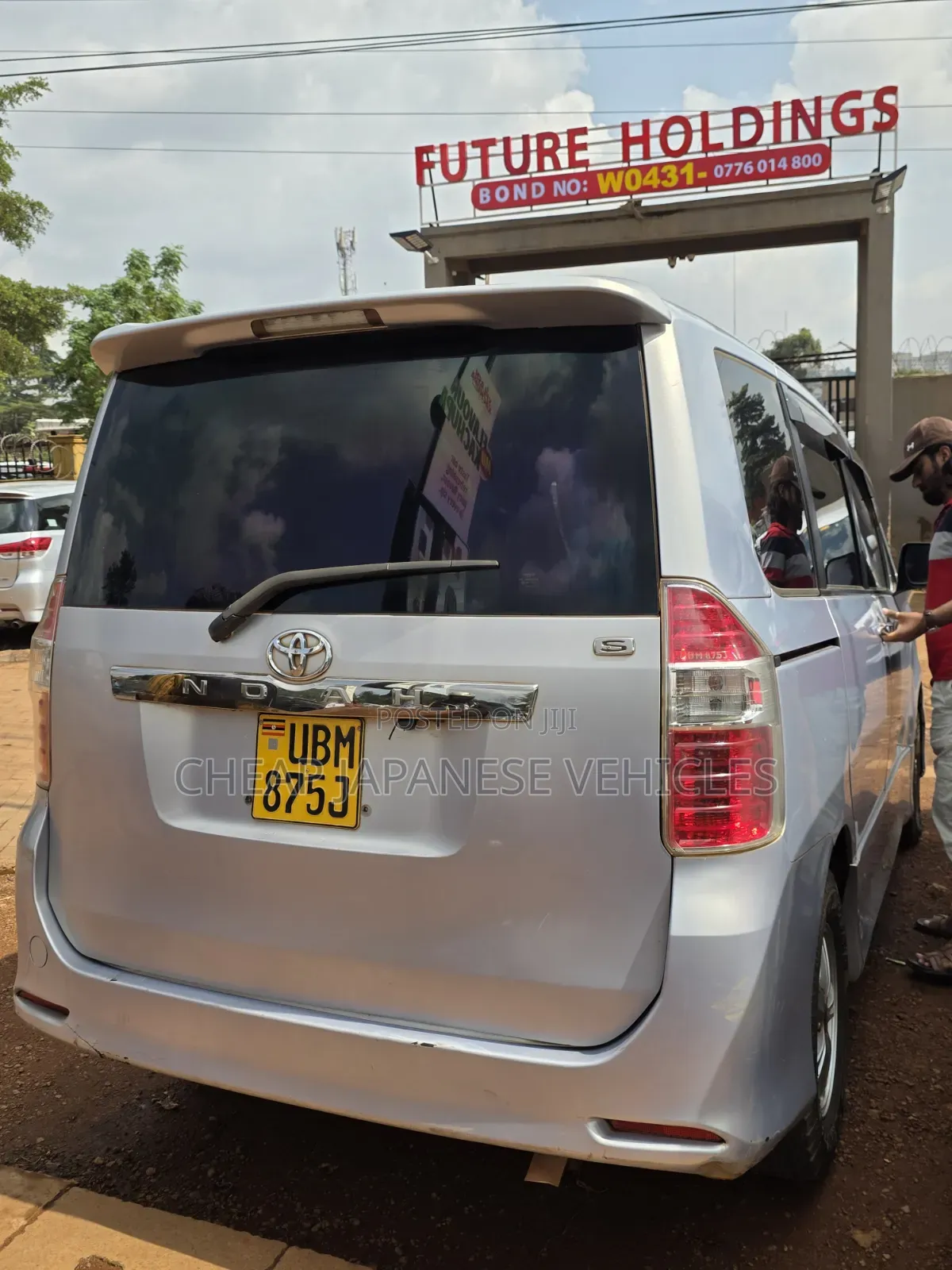Toyota Noah 2.0 158hp AWD (8 Seater) 2009 Silver