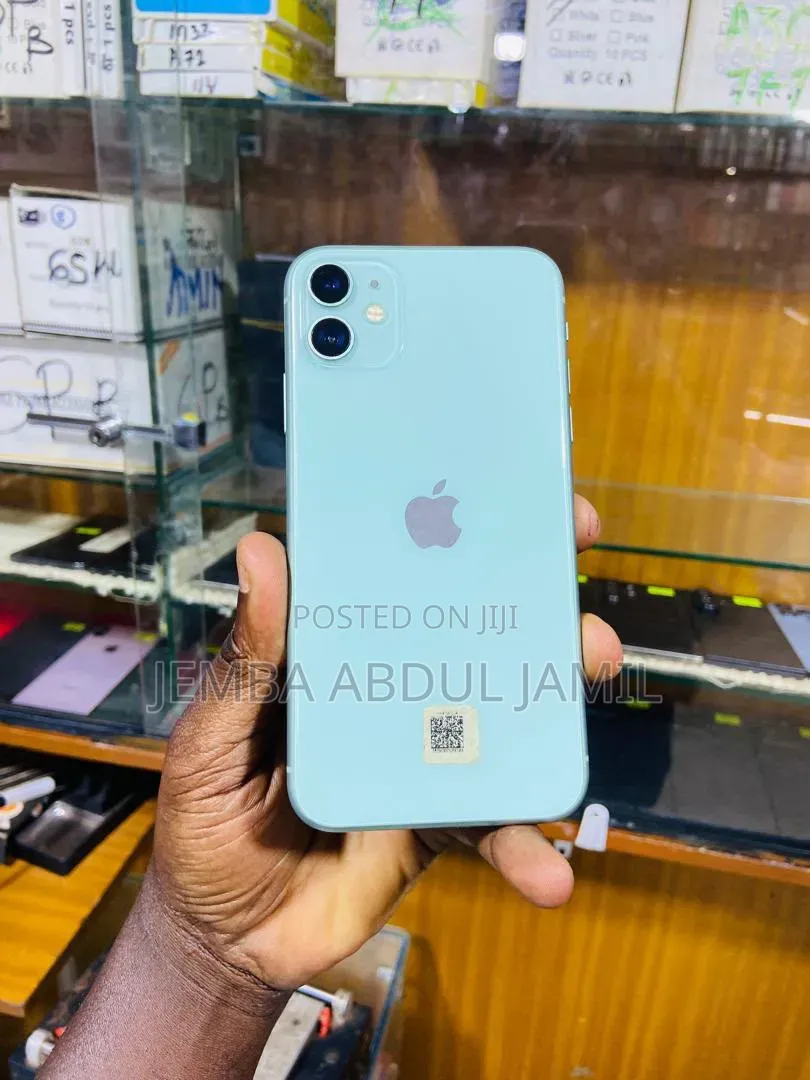 New Apple iPhone 11 64 GB Black
