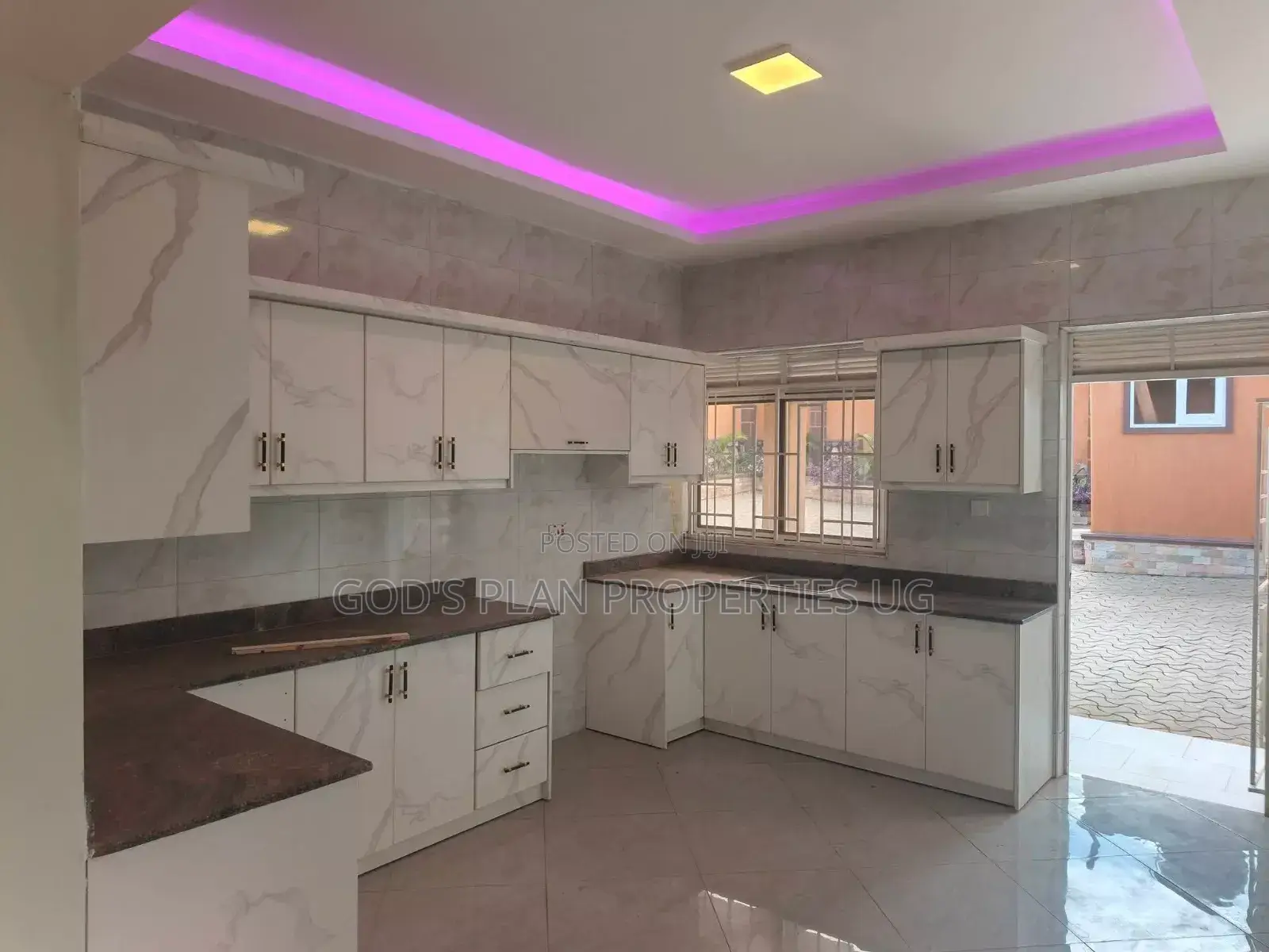 5bdrm Duplex in Bugolobi Estate, Central Division for rent