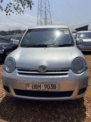 Toyota Sienta 2010 Silver