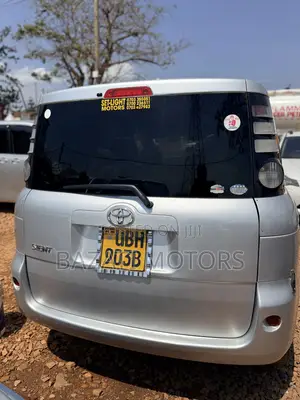 Toyota Sienta 2010 Silver