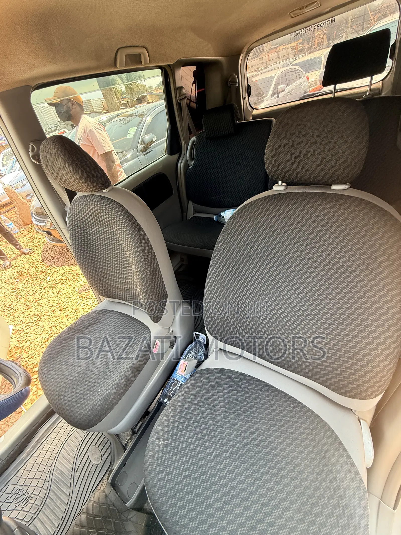 Toyota Sienta 2010 Silver