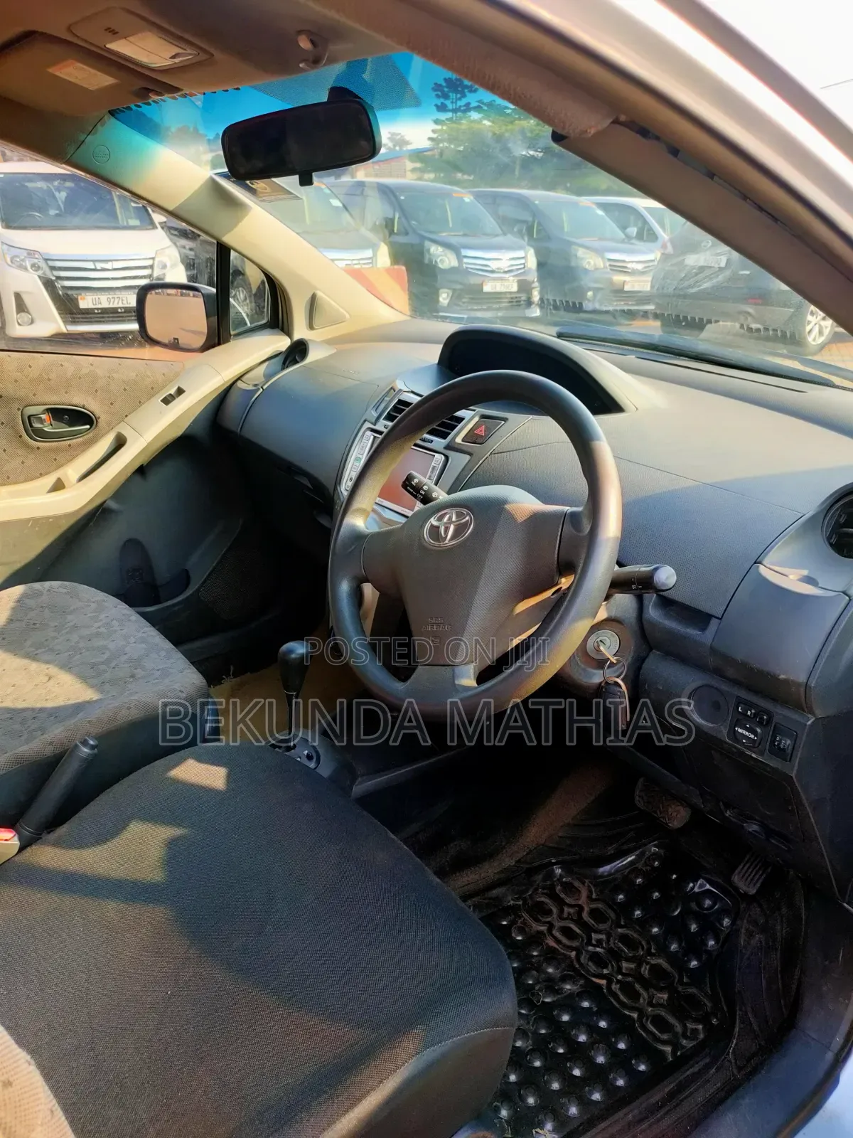 Toyota Vitz 2008 Silver