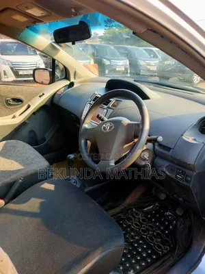 Toyota Vitz 2008 Silver