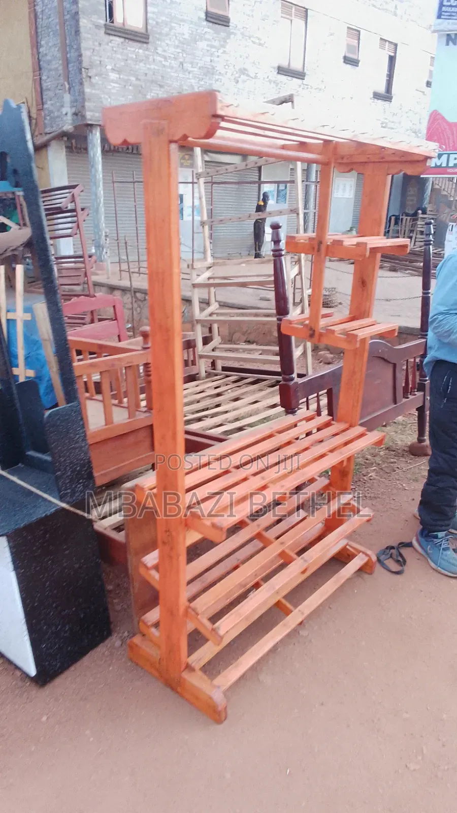 Shoe Rack/ Closset in Good Condition Available for Sale
