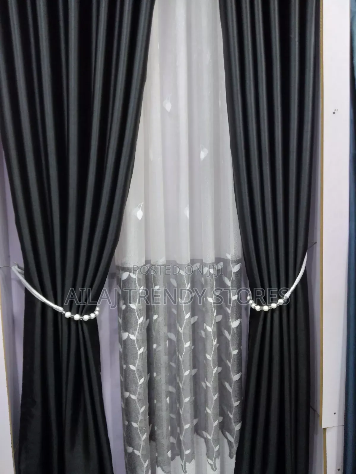 Black Design Per Metre