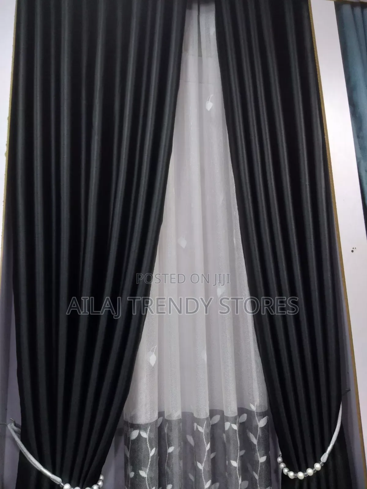 Black Design Per Metre