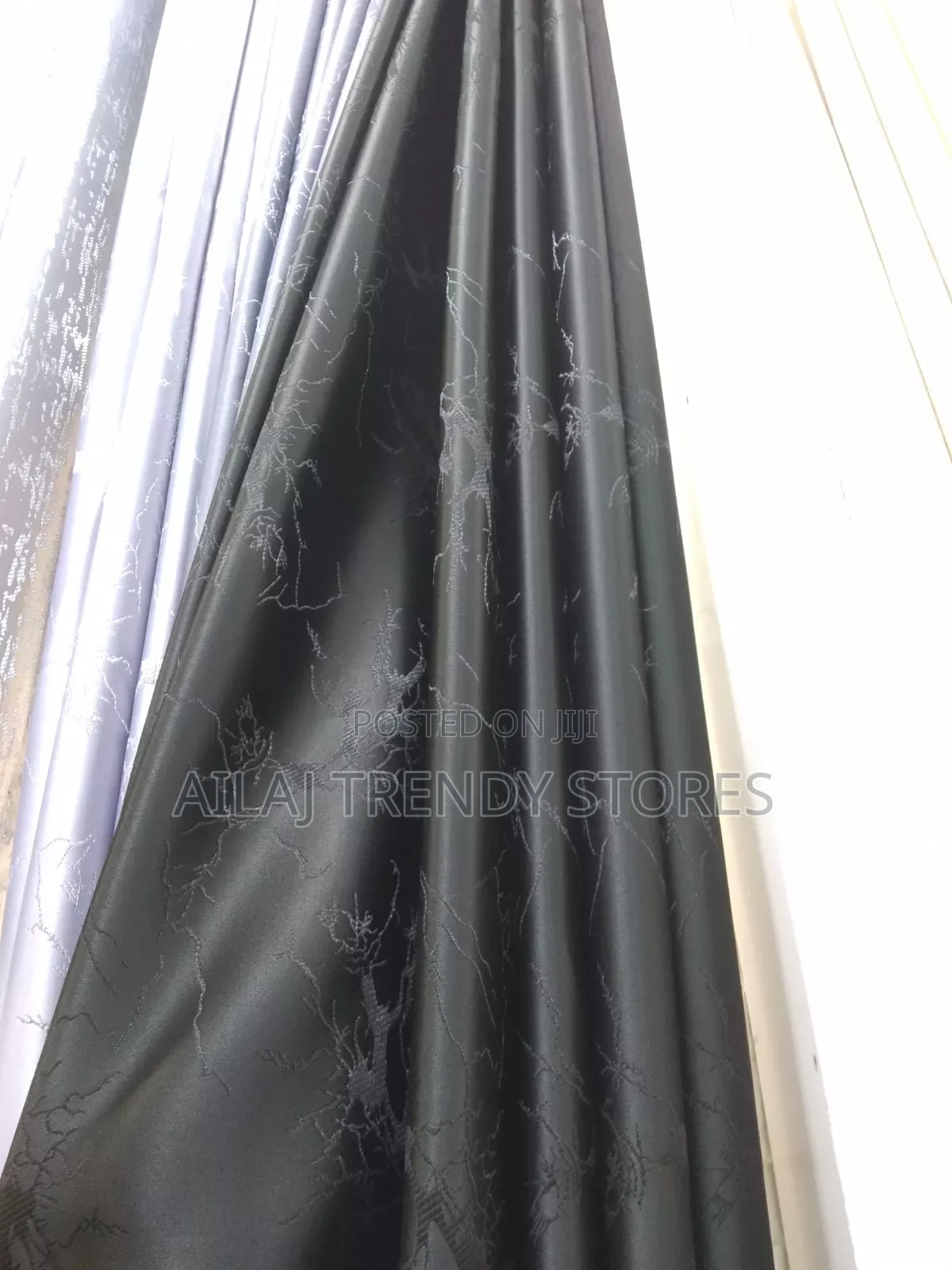 Black Design Per Metre