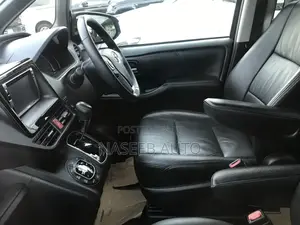 Toyota Noah 2015 Maroon