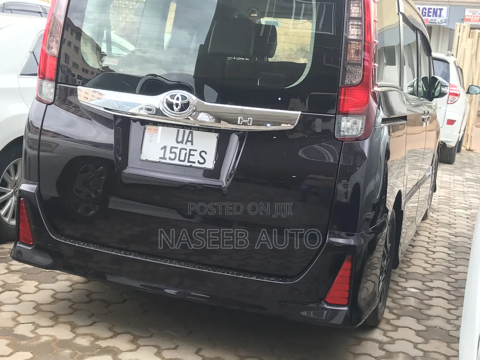 Toyota Noah 2015 Maroon