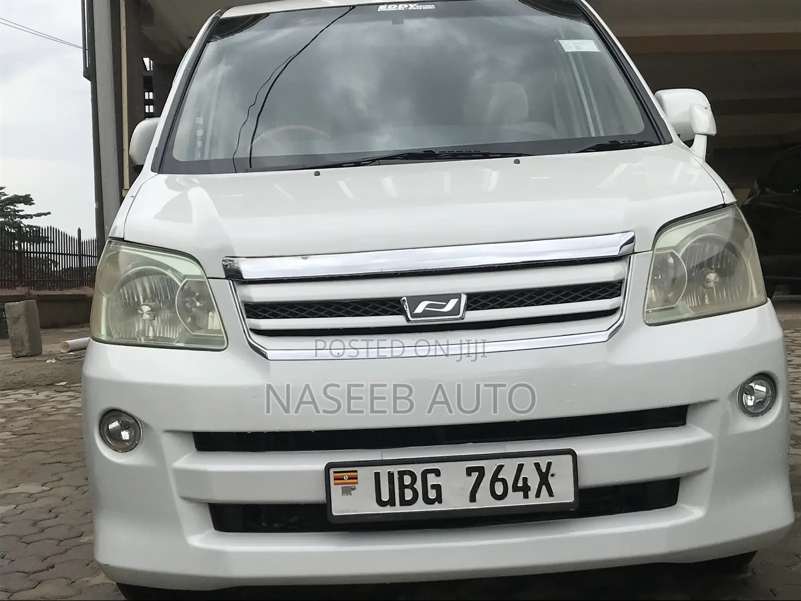 Toyota Noah 2006 White