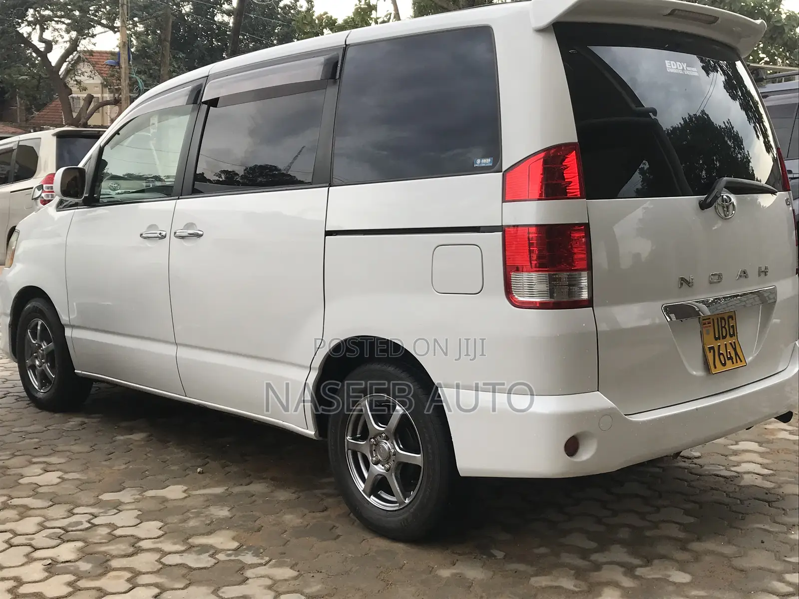 Toyota Noah 2006 White