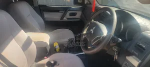 Mitsubishi Pajero 2010 Pearl
