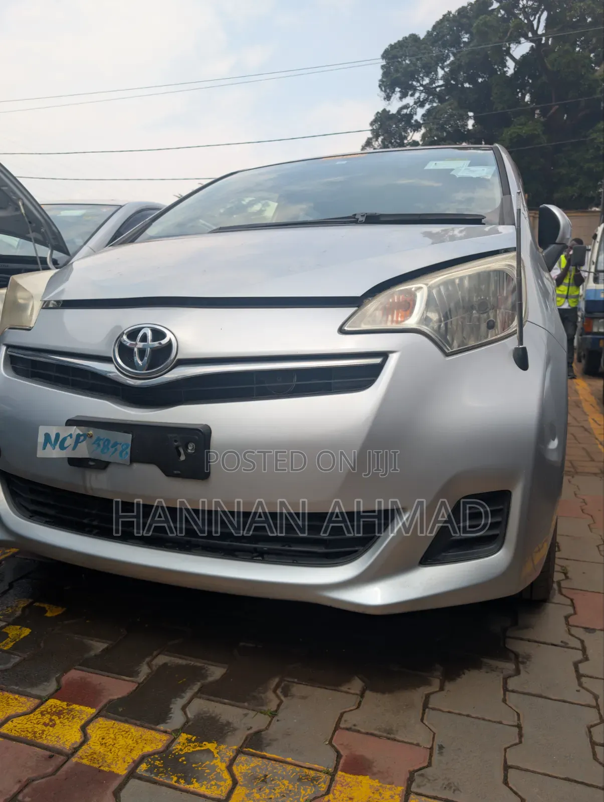 Toyota Ractis 1.5 FWD 2013 Silver