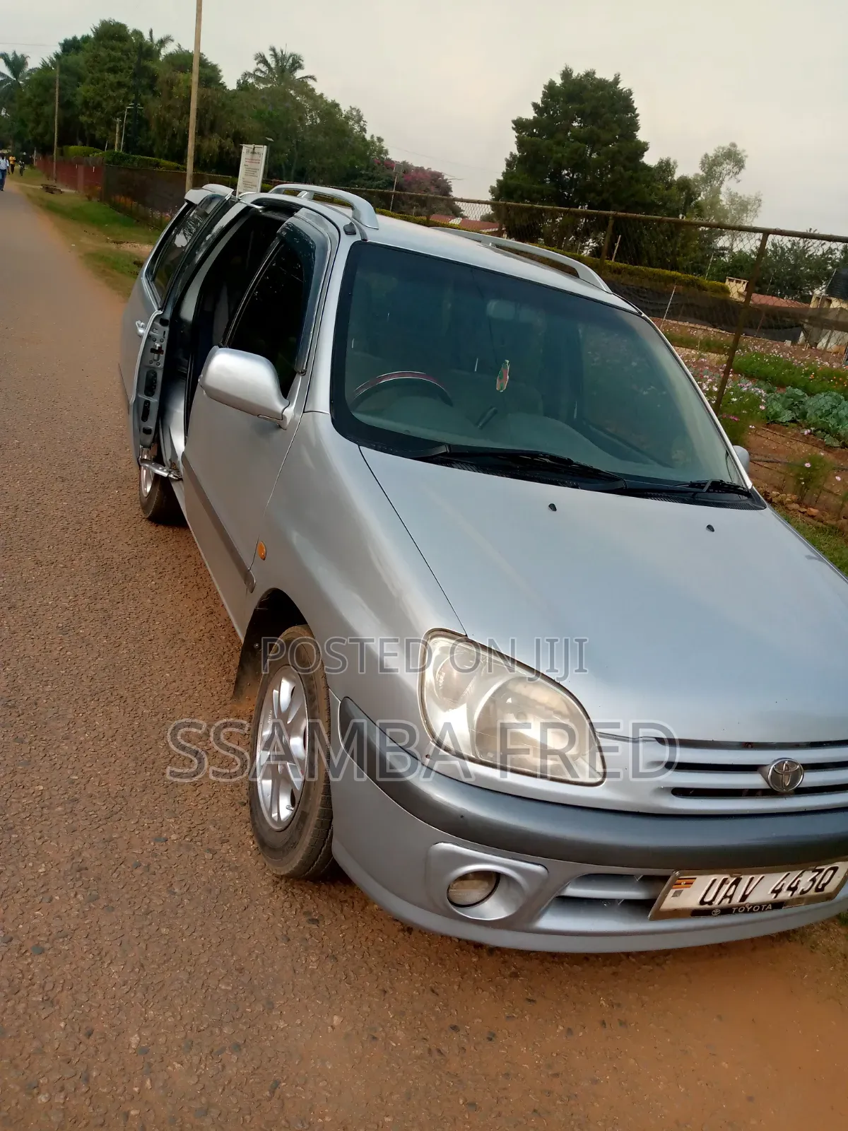 Toyota Raum 1999 Silver