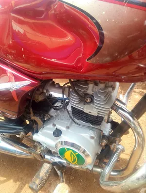 Bajaj Boxer 100 2022 Red