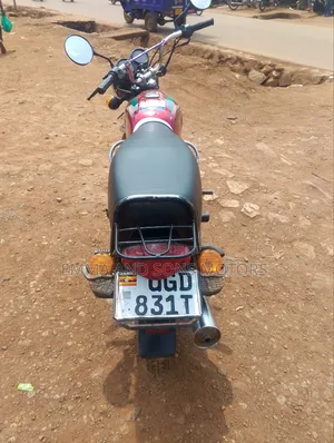Bajaj Boxer 100 2024 Red