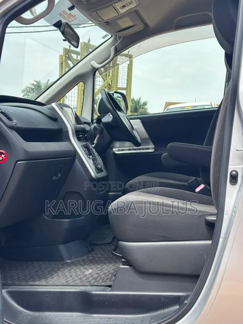 New Toyota Noah 2012 Silver