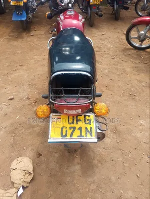 Bajaj Boxer 100 2022 Red