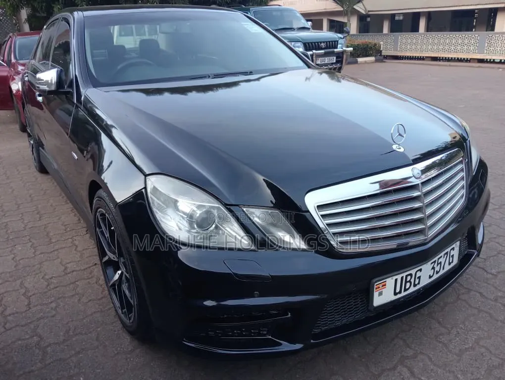 Mercedes-Benz 200E 2010 Black