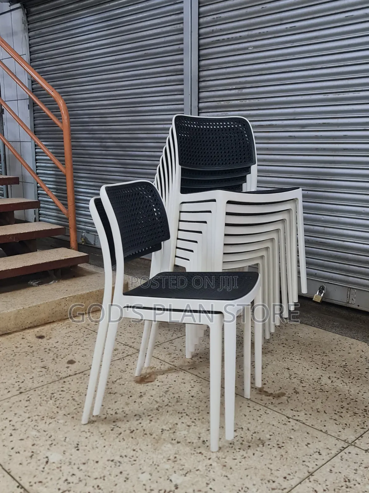 Latch Plastic Chairs Plastic Chairs