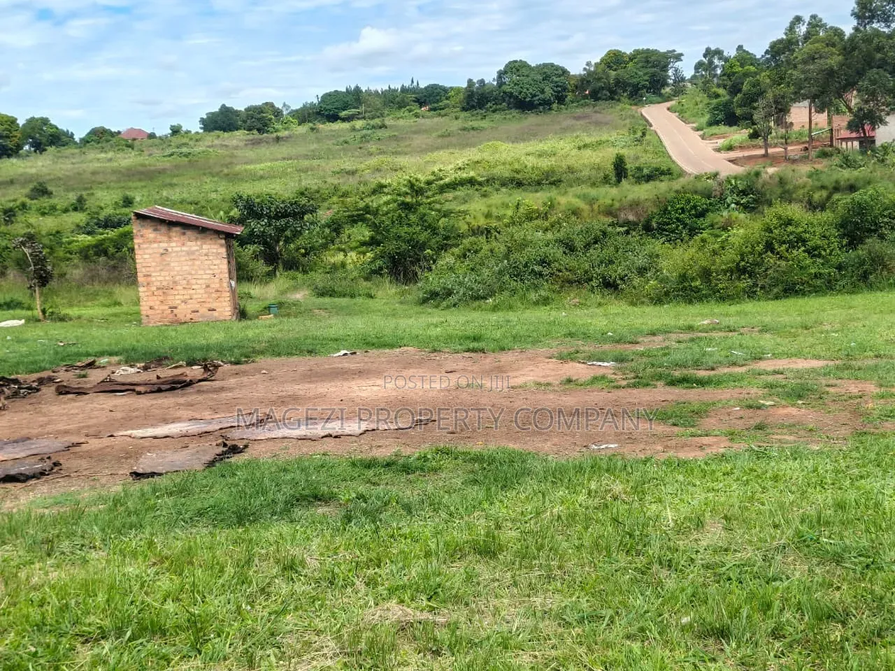 5arces of Land in Hoima City on Sale It Is 7km Away From the Centre