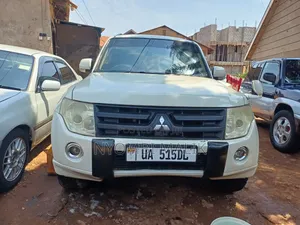 Mitsubishi Pajero 2010 White