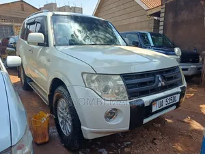 Mitsubishi Pajero 2010 White