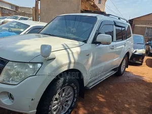 Mitsubishi Pajero 2010 White