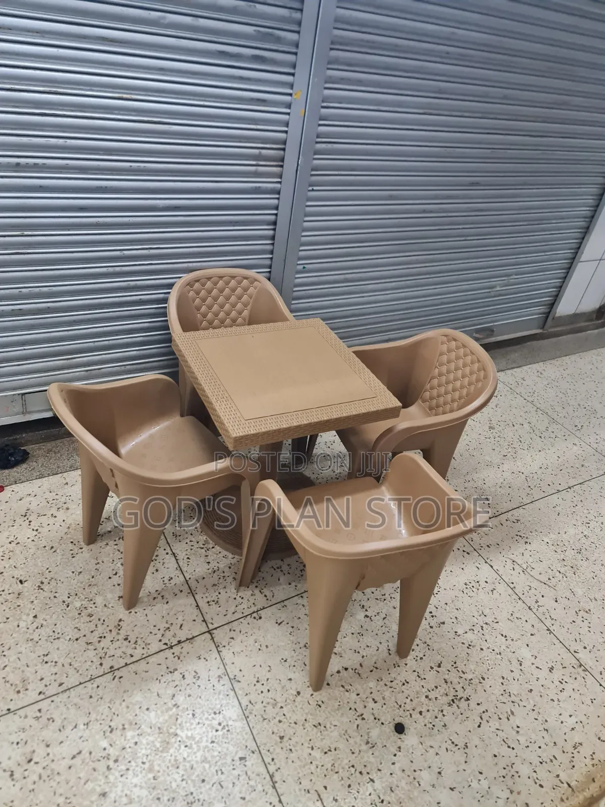 Hard Rigid Indoor Outdoor Plastic Table and Chairs