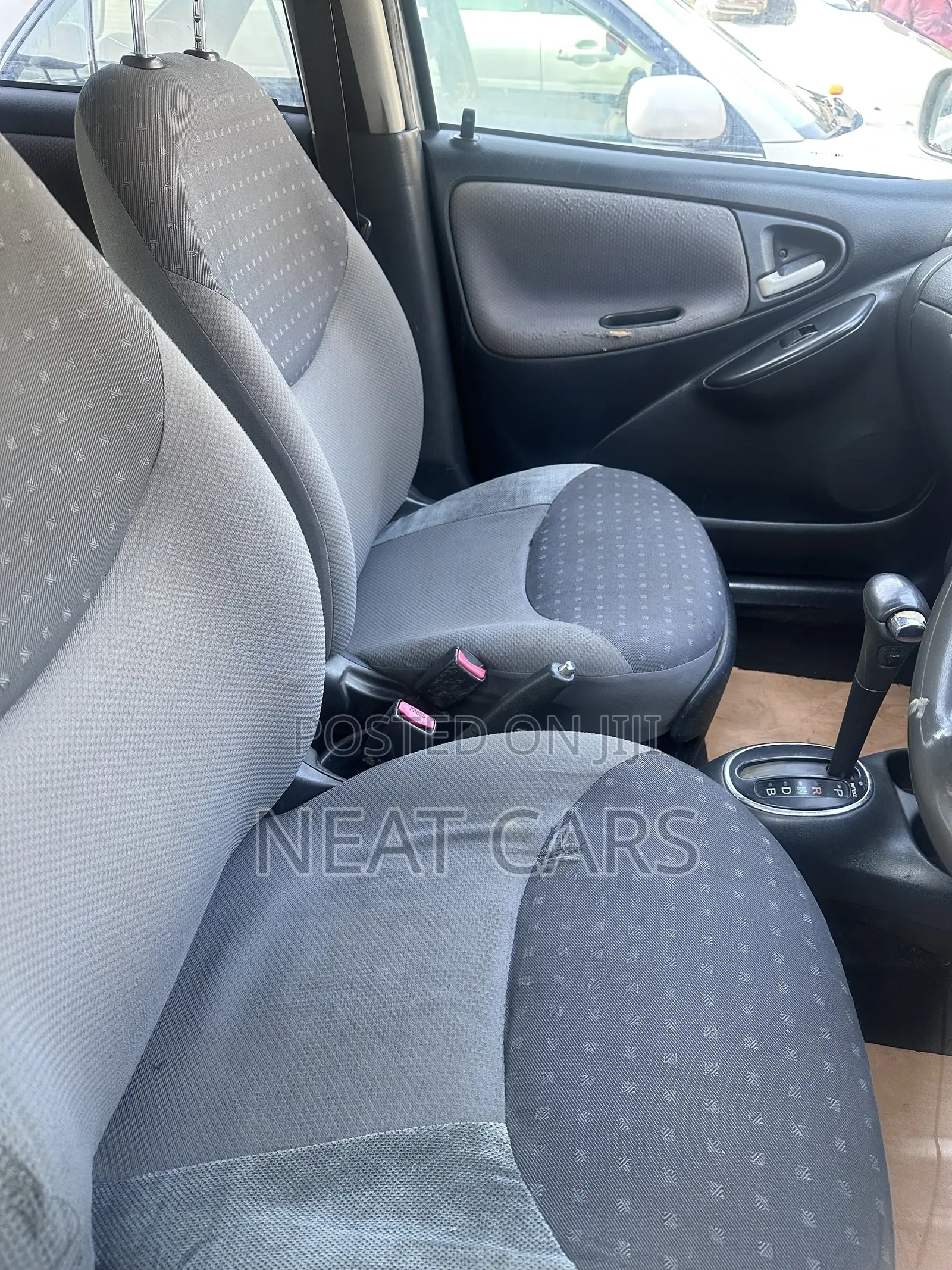 Toyota Vitz 1999 Silver