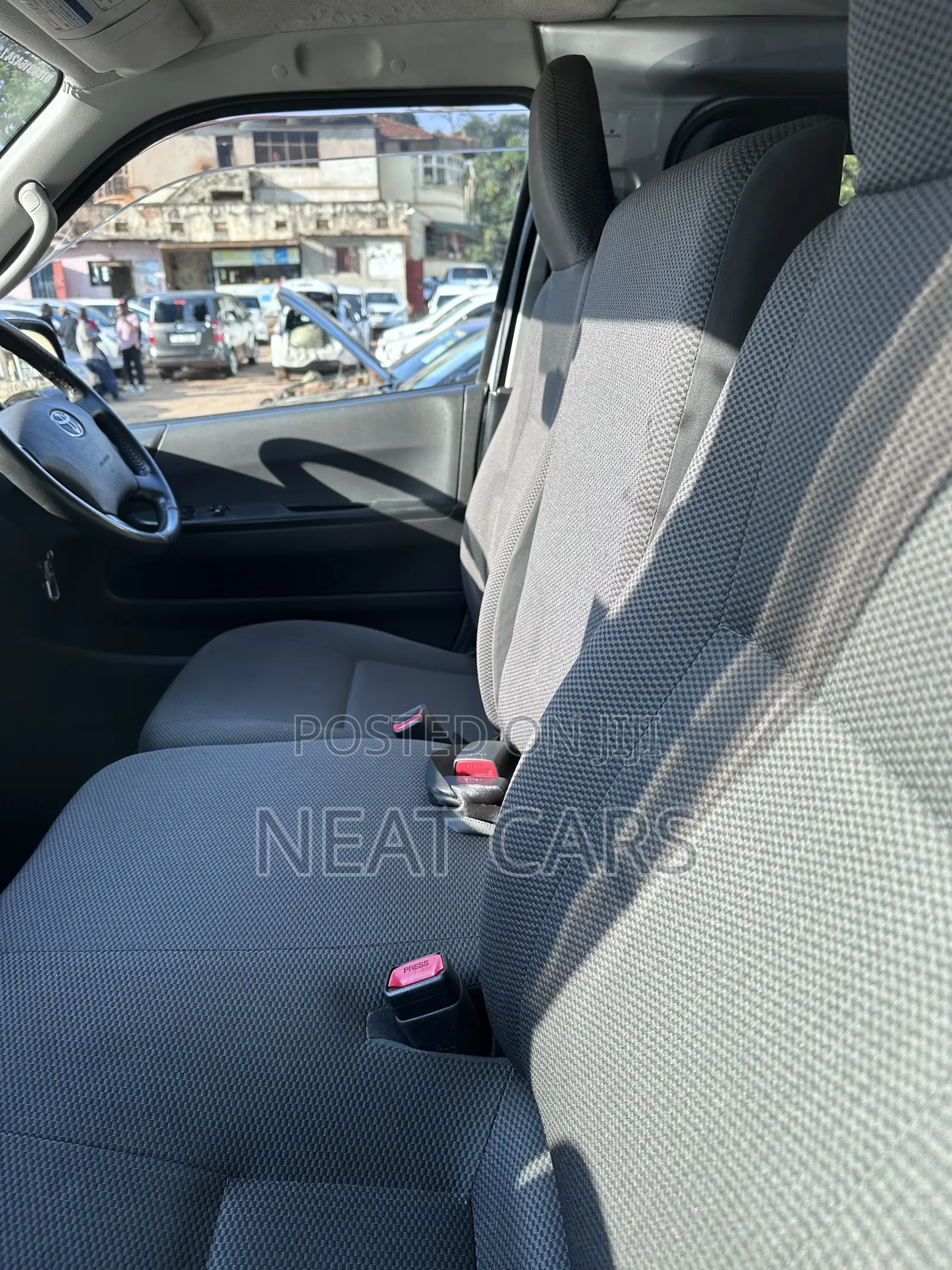 Toyota HiAce 2011 Silver