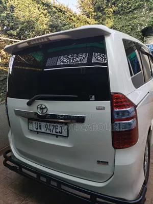 Toyota Noah 2012 Off white