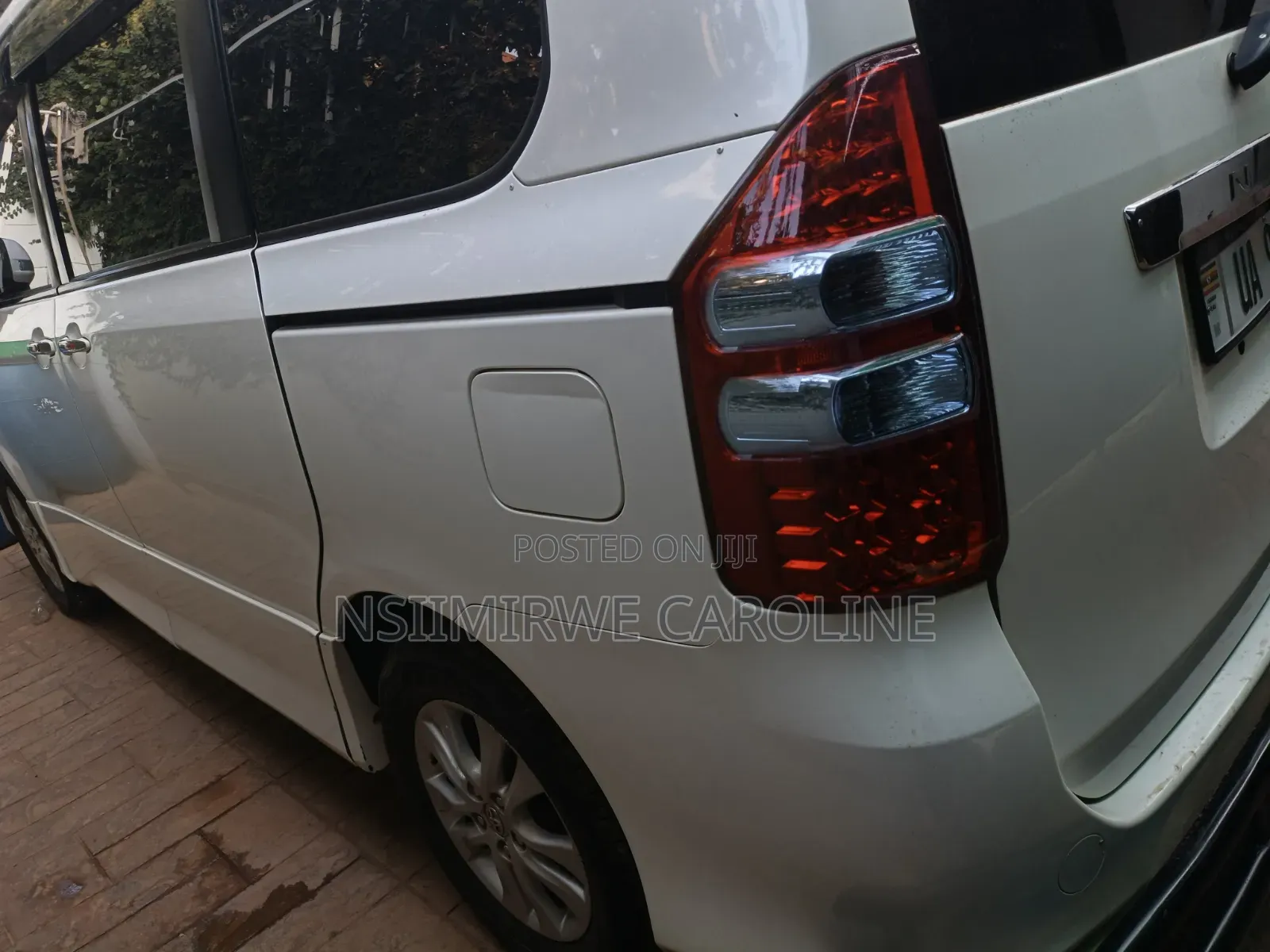 Toyota Noah 2012 Off white