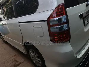 Toyota Noah 2012 Off white