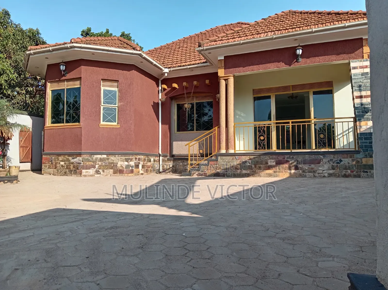 3bdrm House in Kira Mamerito. Kito for sale