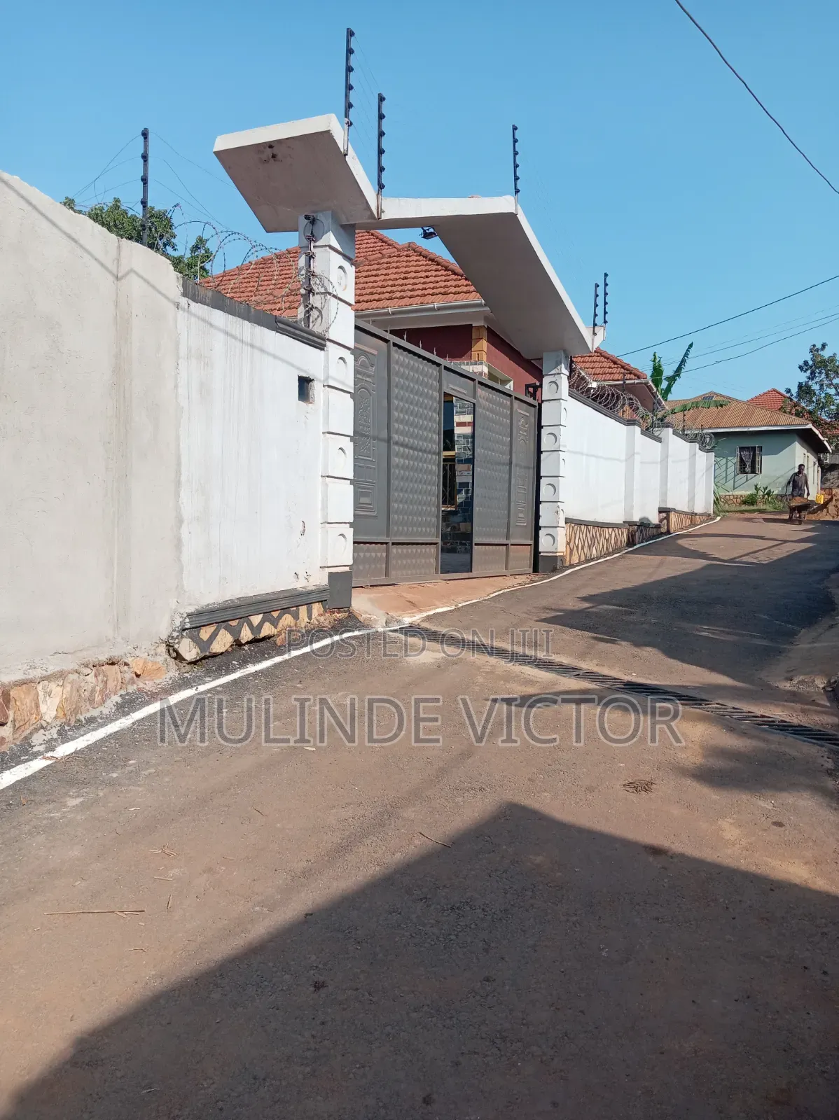 3bdrm House in Kira Mamerito. Kito for sale