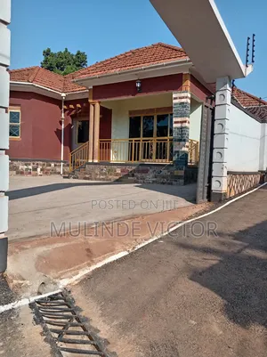 3bdrm House in Kira Mamerito. Kito for sale