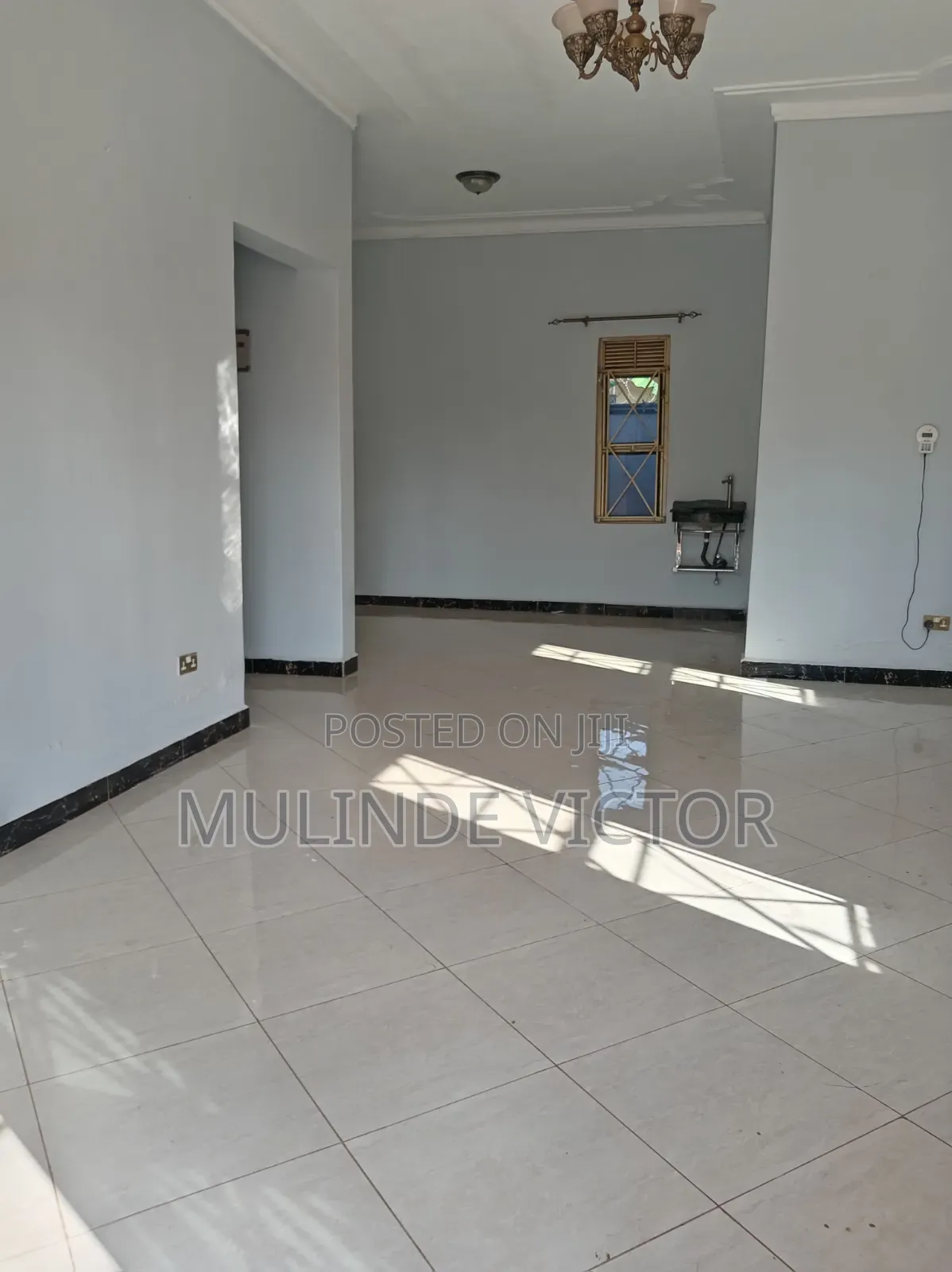 3bdrm House in Kira Mamerito. Kito for sale