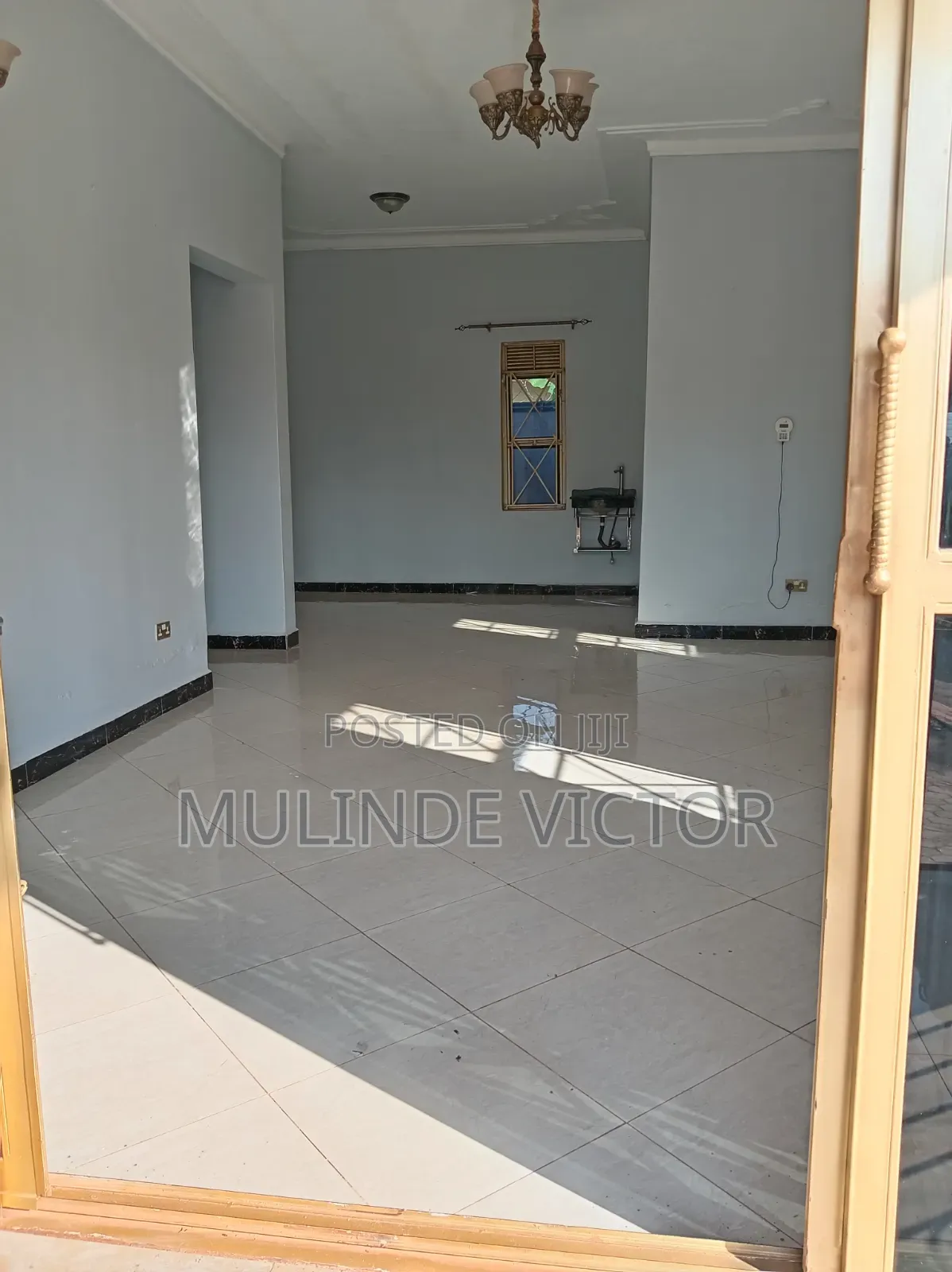 3bdrm House in Kira Mamerito. Kito for sale