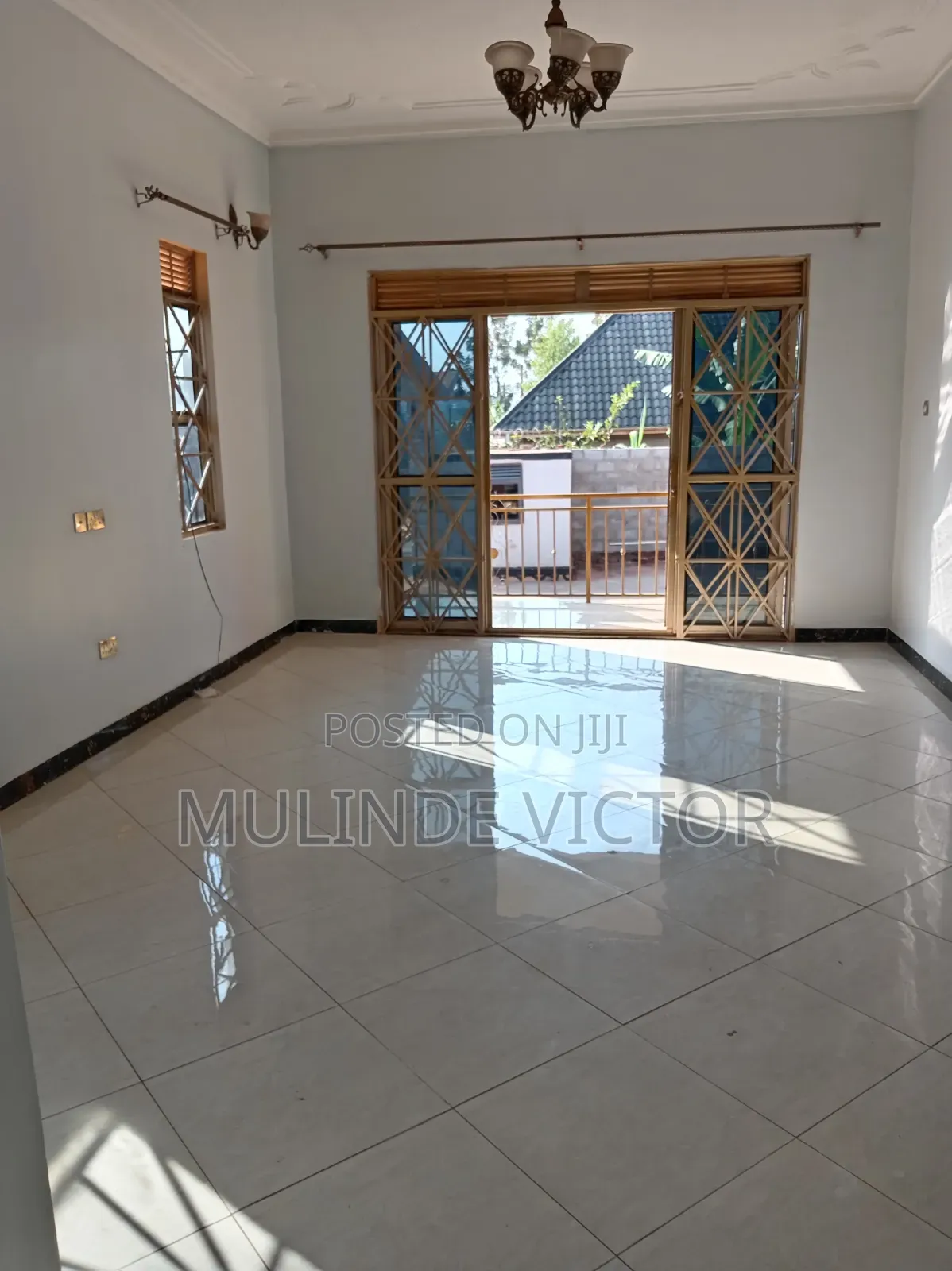 3bdrm House in Kira Mamerito. Kito for sale