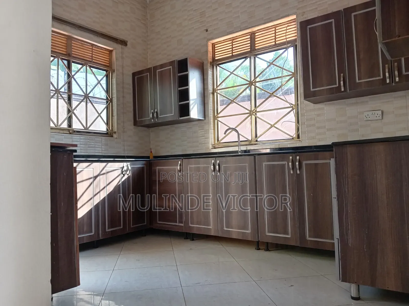 3bdrm House in Kira Mamerito. Kito for sale