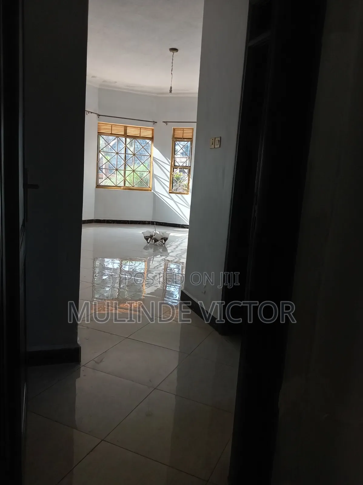 3bdrm House in Kira Mamerito. Kito for sale