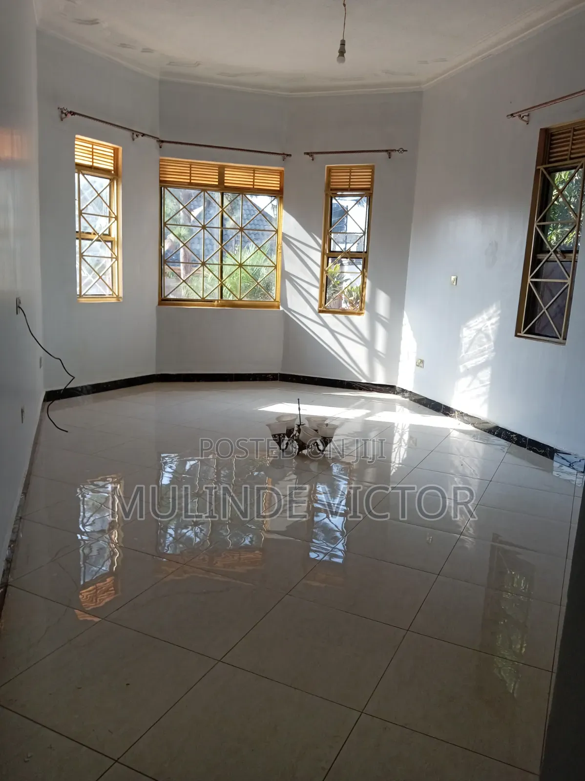 3bdrm House in Kira Mamerito. Kito for sale