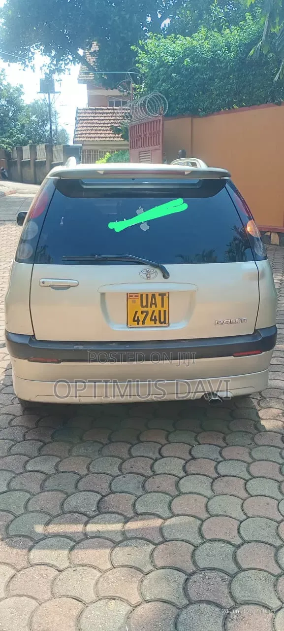 Toyota Raum 1999