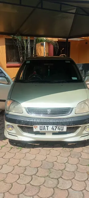 Toyota Raum 1999